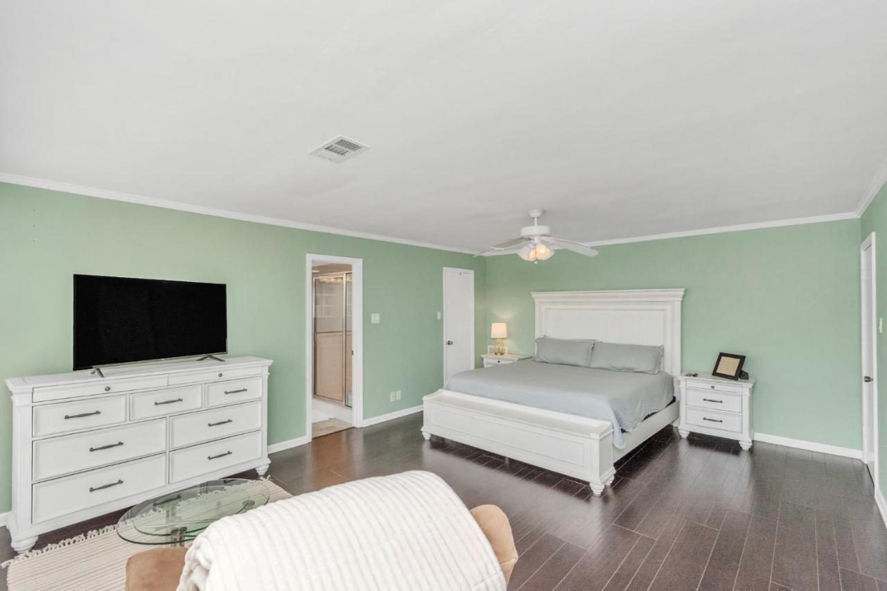 Beauty On The Water! Lake House Near The Beaches! Galveston Esterno foto