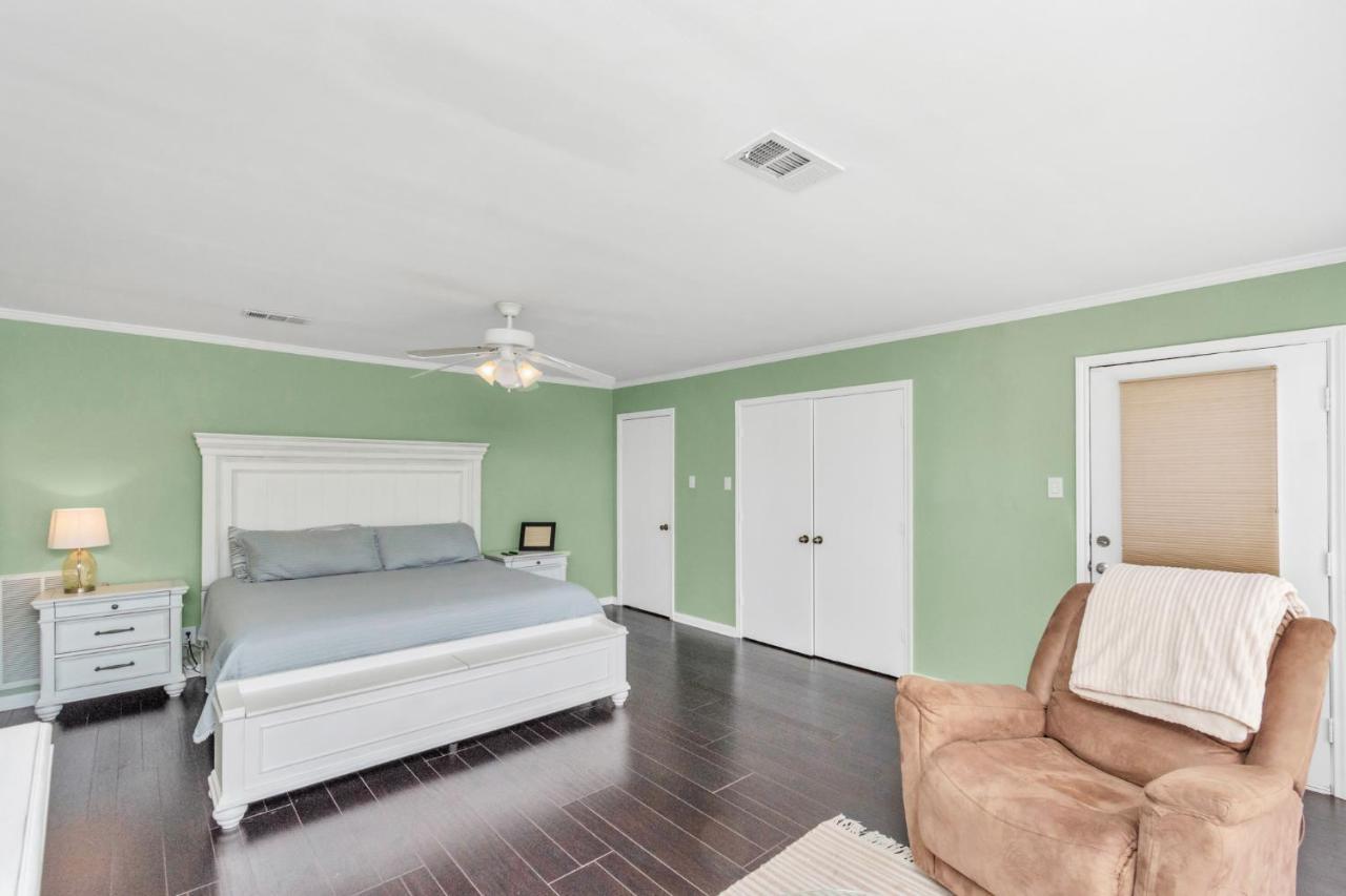 Beauty On The Water! Lake House Near The Beaches! Galveston Esterno foto