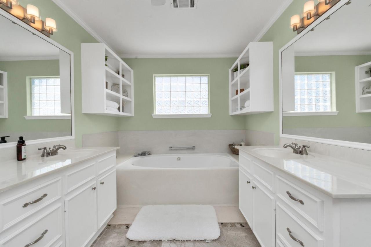 Beauty On The Water! Lake House Near The Beaches! Galveston Esterno foto