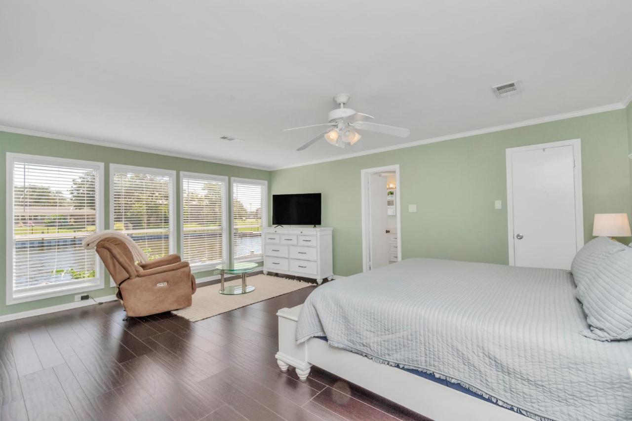 Beauty On The Water! Lake House Near The Beaches! Galveston Esterno foto