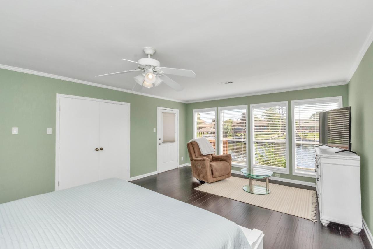 Beauty On The Water! Lake House Near The Beaches! Galveston Esterno foto