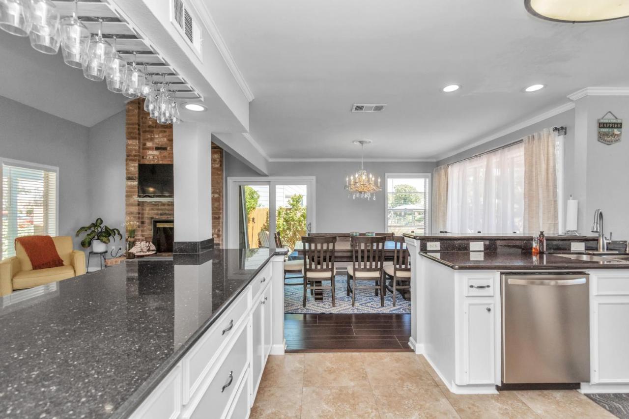 Beauty On The Water! Lake House Near The Beaches! Galveston Esterno foto