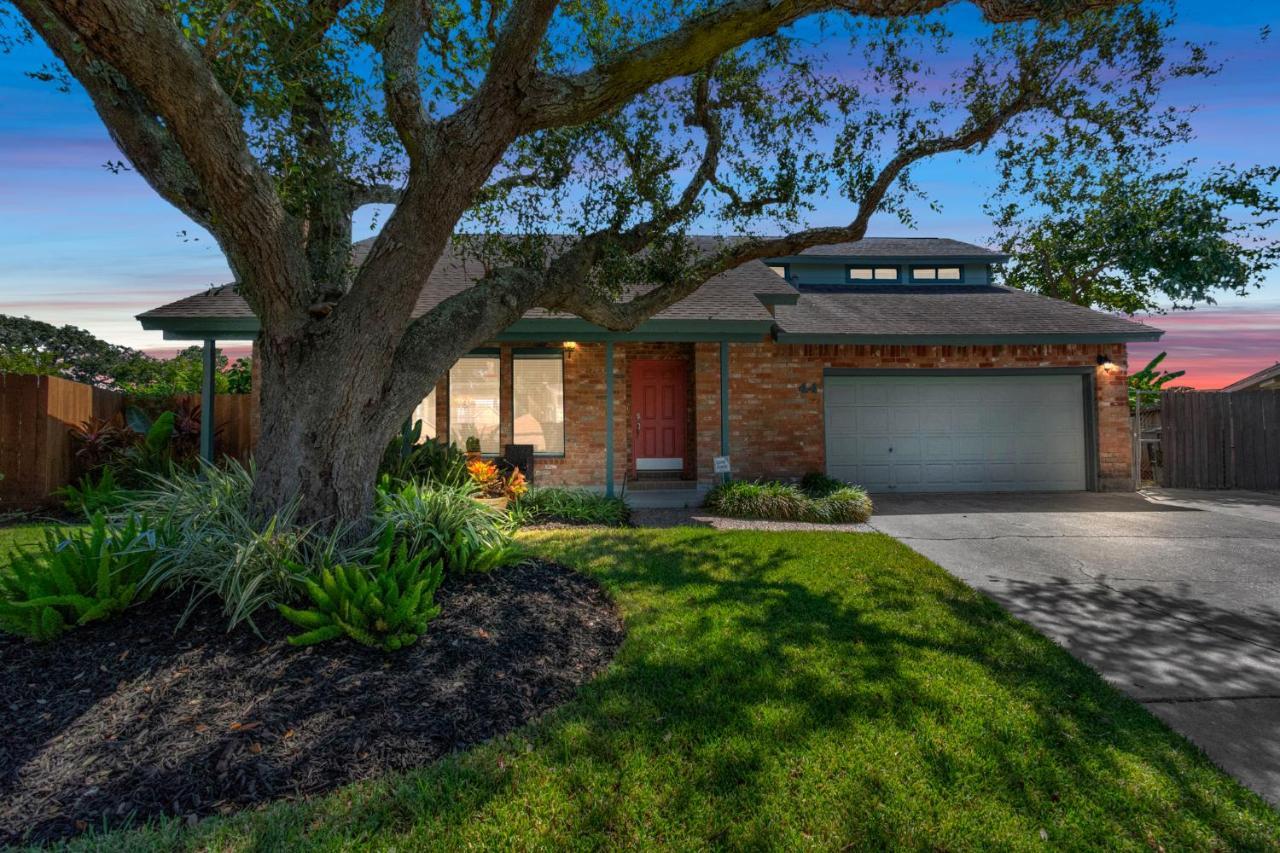 Beauty On The Water! Lake House Near The Beaches! Galveston Esterno foto